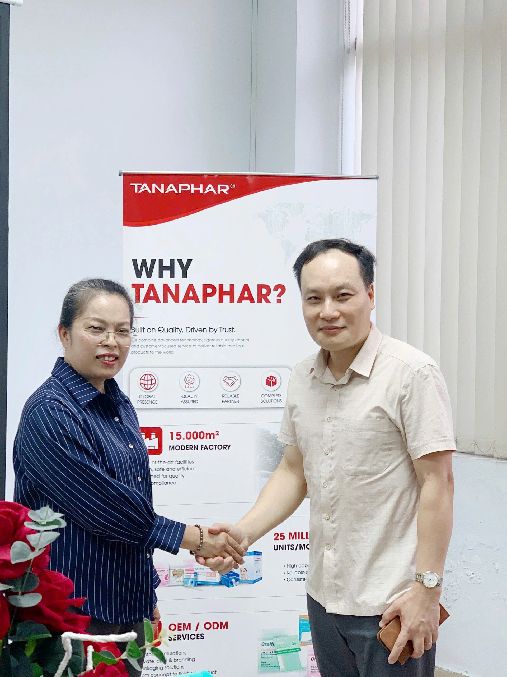 TANAPHAR CỦNG CỐ QUAN HỆ HỢP TÁC CHIẾN LƯỢC TẠI THỊ TRƯỜNG LÀO 3